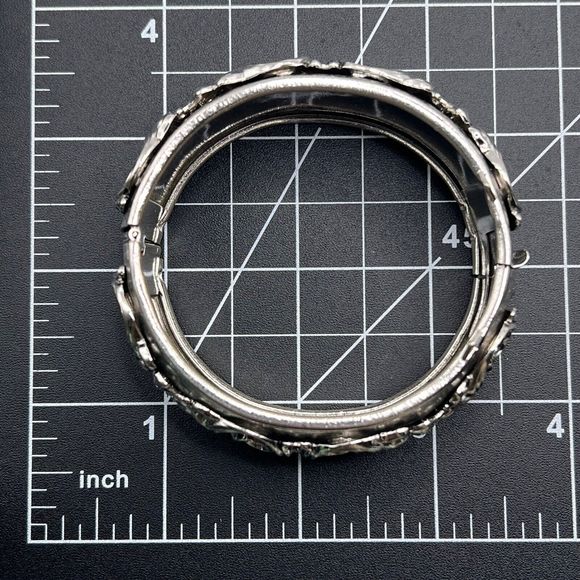 Coro Pegasus Hinged Bangle Bracelet Silver Tone Victorian Revival 7" Signed - Picture 8 of 8